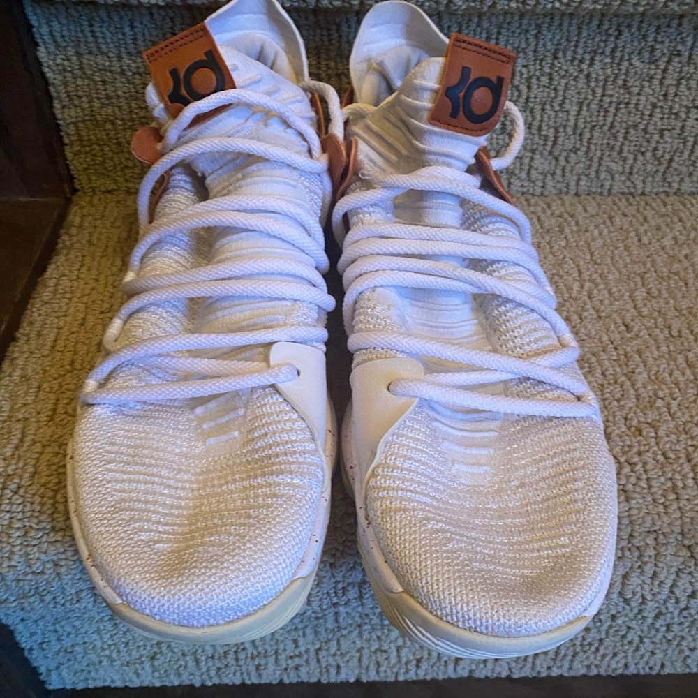 Nike Texas longhorn KD10 promo shoes size 11.5 white and orange